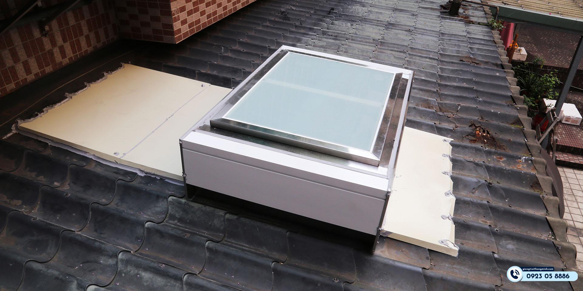 cửa sổ thoát khói tự động cho nhà xưởng